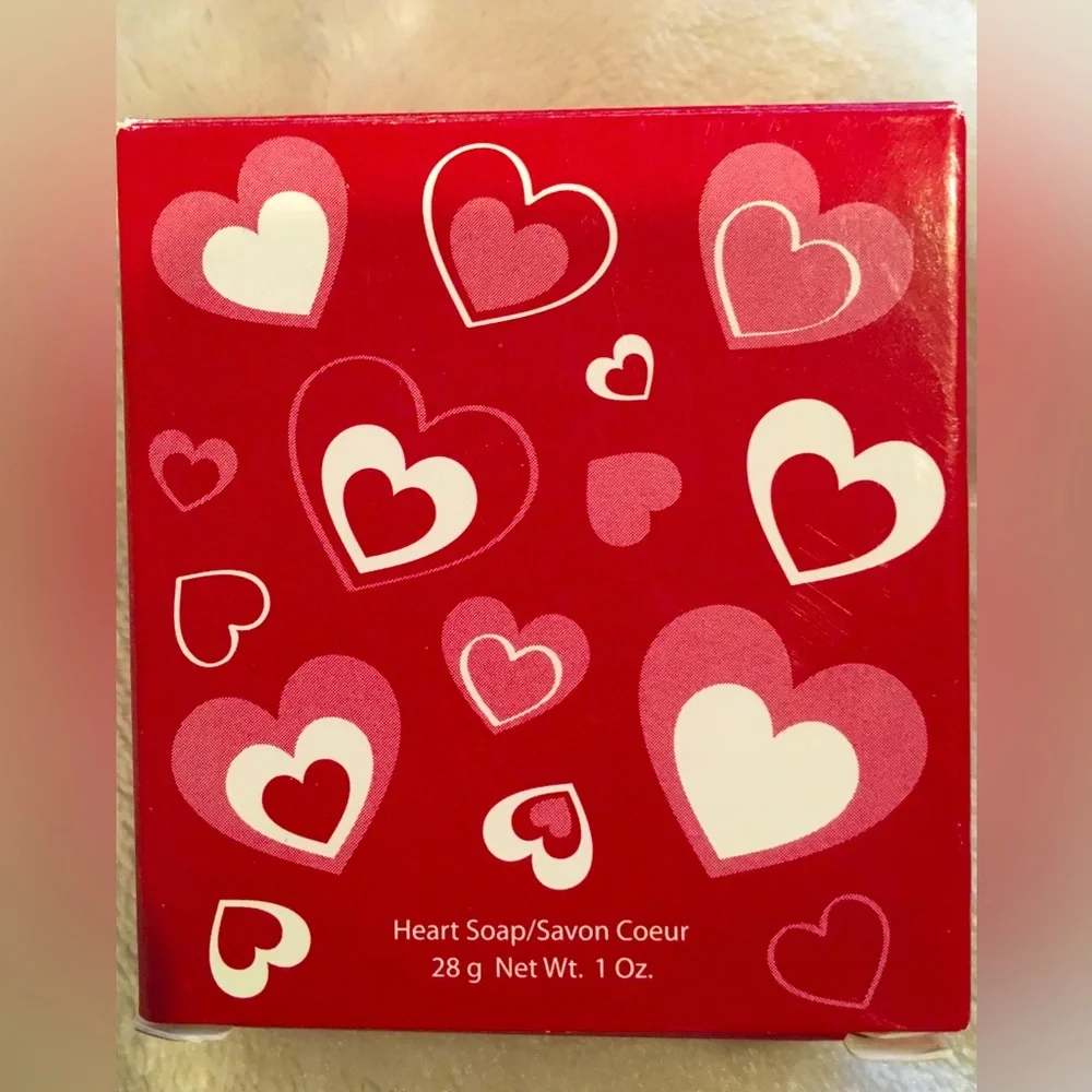 *3/$20* BEAUTIFUL HEART SOAP DISH & HEART SHAPED SOAP IN PINK. SOAP IS 1 OZ.